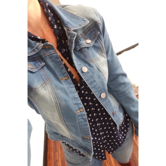 Gianni Bini Jackets & Blazers - GIANNI BINI Bleached Distressed Denim Jean Jacket